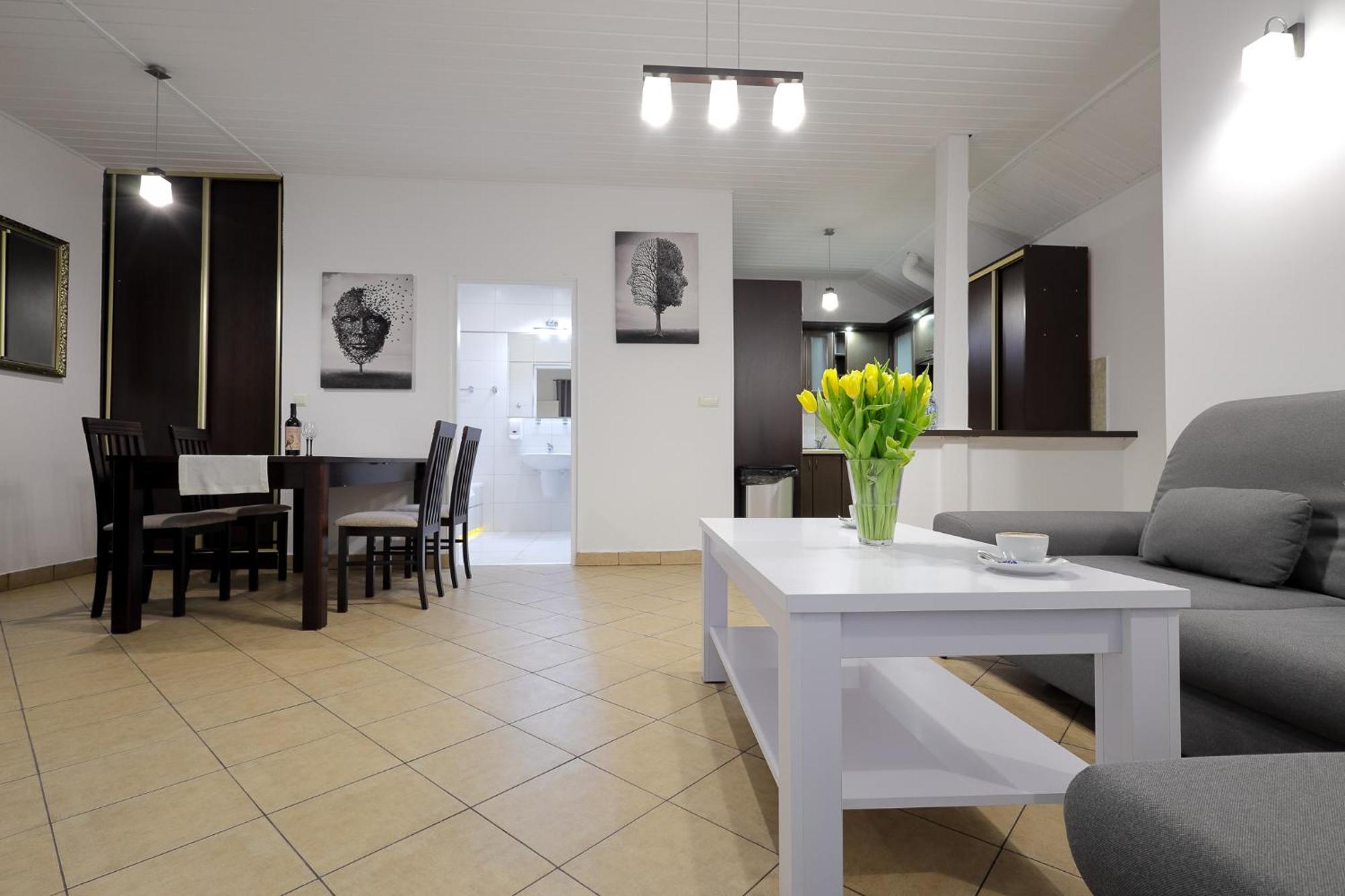 Namysłów Dworek Rozany Hotel & Restauracja מראה חיצוני תמונה