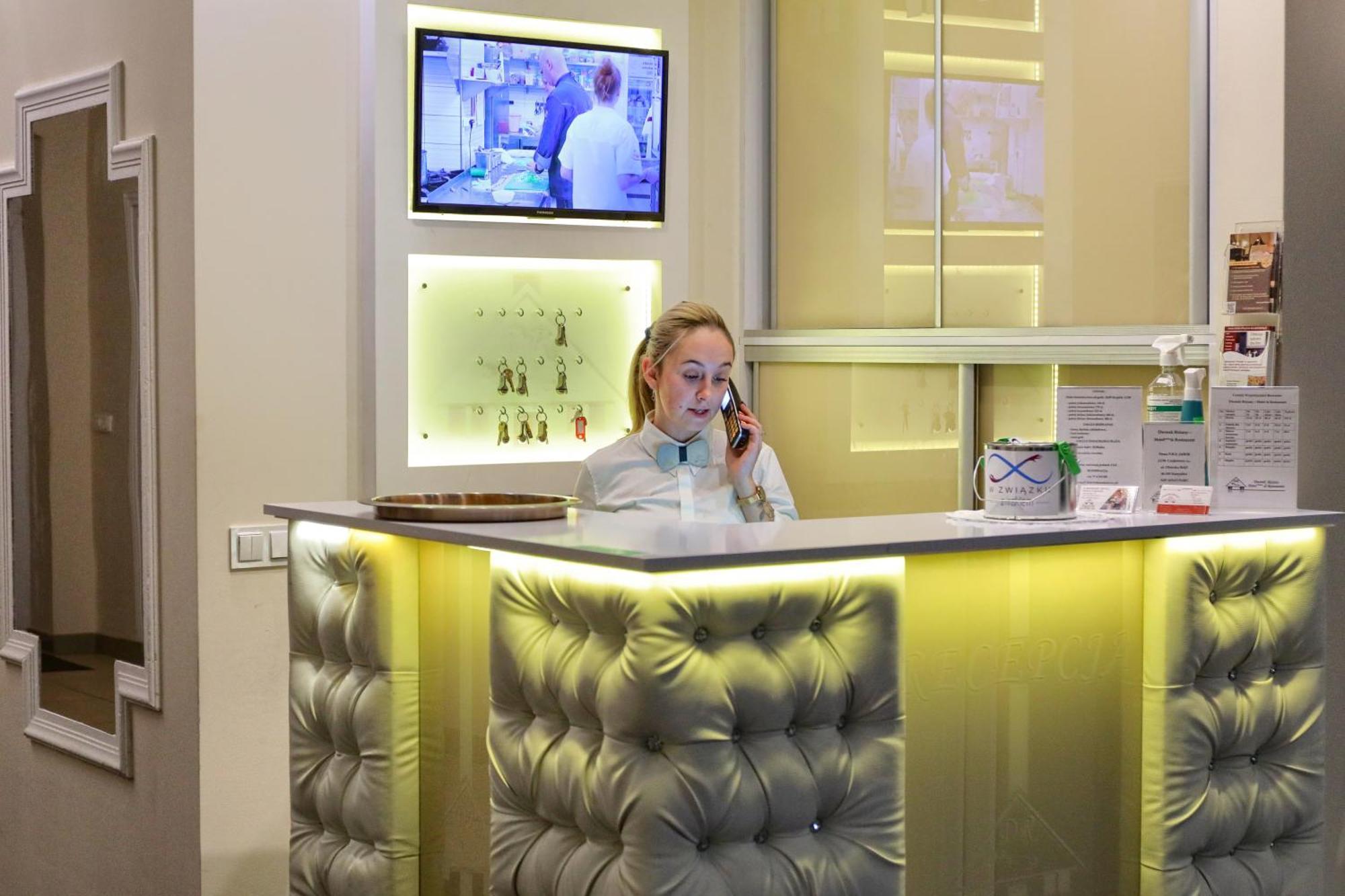 Namysłów Dworek Rozany Hotel & Restauracja מראה חיצוני תמונה