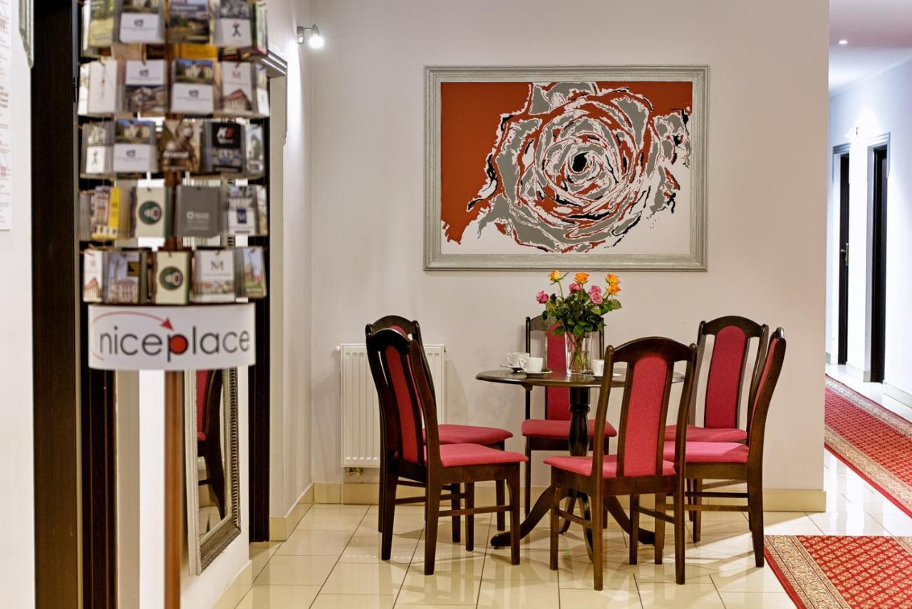 Namysłów Dworek Rozany Hotel & Restauracja מראה חיצוני תמונה