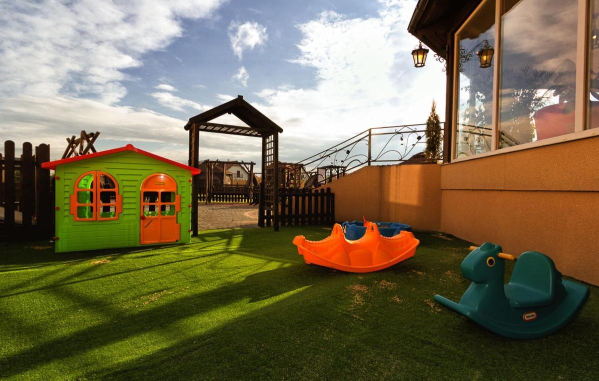 Namysłów Dworek Rozany Hotel & Restauracja מראה חיצוני תמונה
